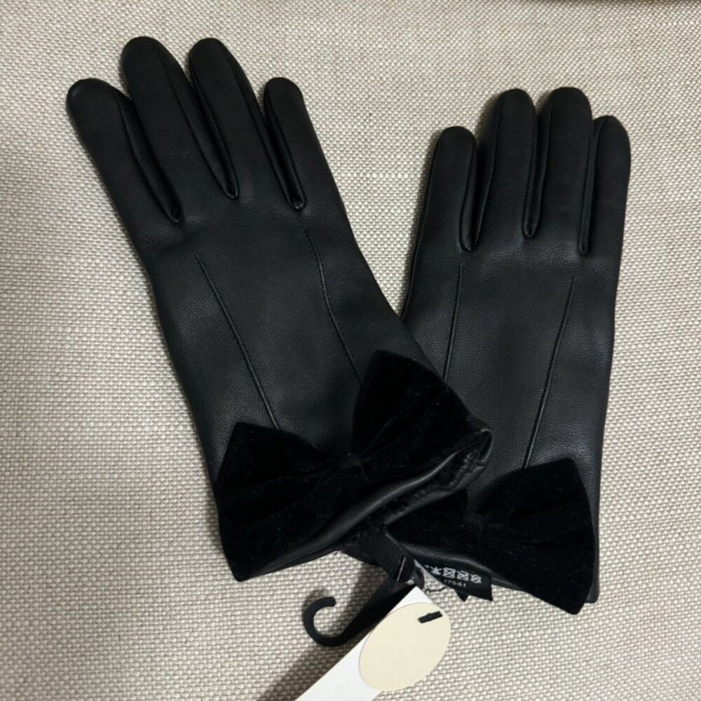 AQUA Leather Gloves w Velvet Bow - New w tags from Bloomingdale's - sz Small